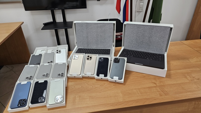 13 телефонов и 2 ноутбука передали от таможни Сочи на нужды СВО