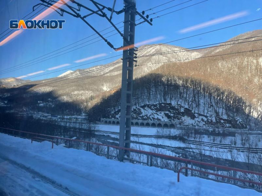 Два часа пассажиры «Ласточки» в Сочи закрыты в сломанной электричке