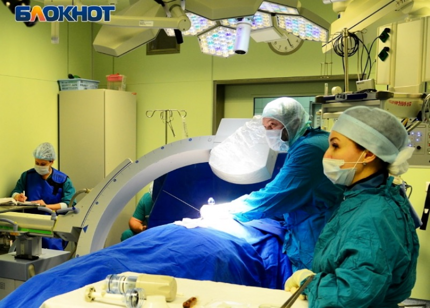 Мама мальчика, лицо которого съели собаки в Сочи, высказалась о первой пластике носа сына