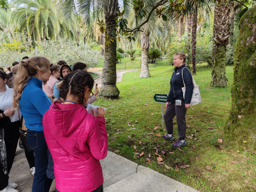 В Дендрарии Сочи прошла экскурсия для особенных детей