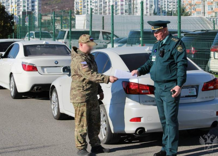 Четыре конфискованные машины из Абхазии отправили в зону СВО