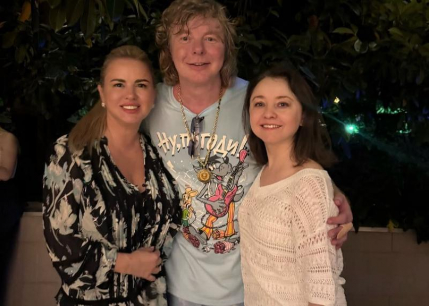 Пятиэтажный торт, Буланова и двойник Киркорова: как «Рыжий» отметил юбилей в Сочи