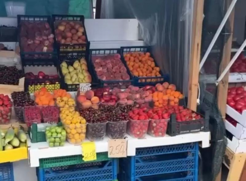 Цены на фрукты и ягоды в Сочи шокировали россиян