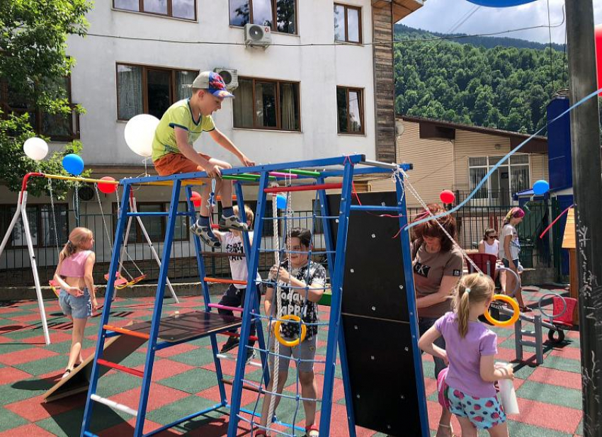 Три новые детские площадки появились в Сочи