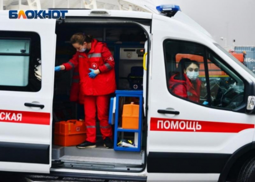 Двое детей попали под колеса автомобиля в сочинском поселке Красная Поляна