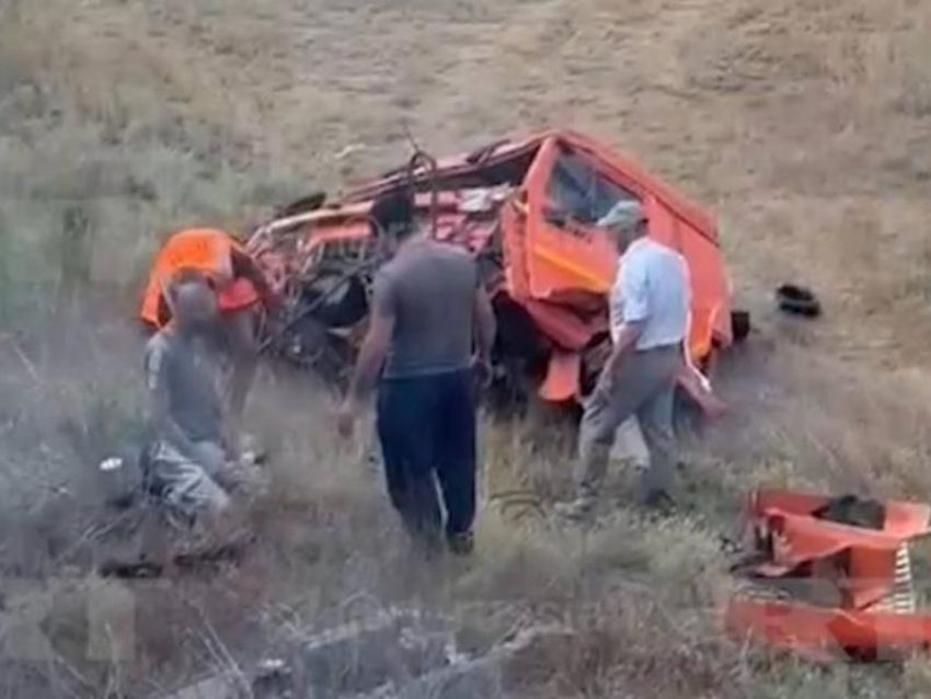 Водитель «Камаза", который стал причиной страшной аварии с поездом «Казань-Адлер", скончался в реанимации 