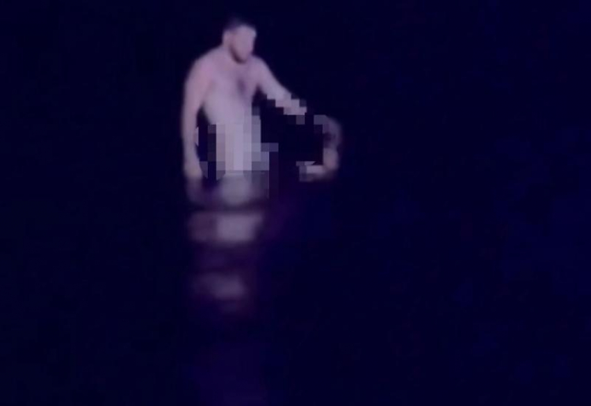 Оральным сексом занялась пара в центре Сочи