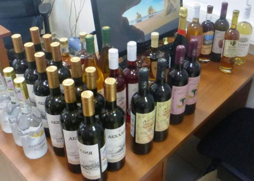 69 бутылок вина и коньяка изъяли таможенники в Сочи