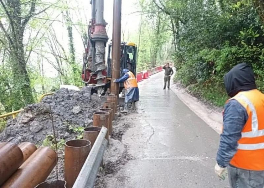 168,5 миллионов рублей потратят на ликвидацию оползня в Сочи