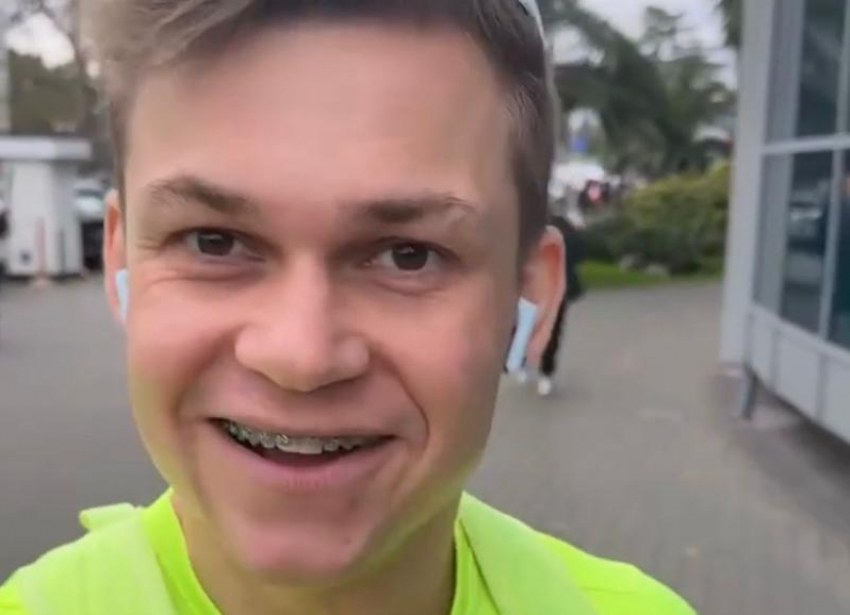 Пчелиный хлеб и местный сникерс: популярный в TikTok блогер из Англии посетил рынок в Сочи