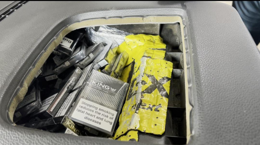 550 пачек сигарет пытались провезти в приборной панели через таможенный пункт Сочи