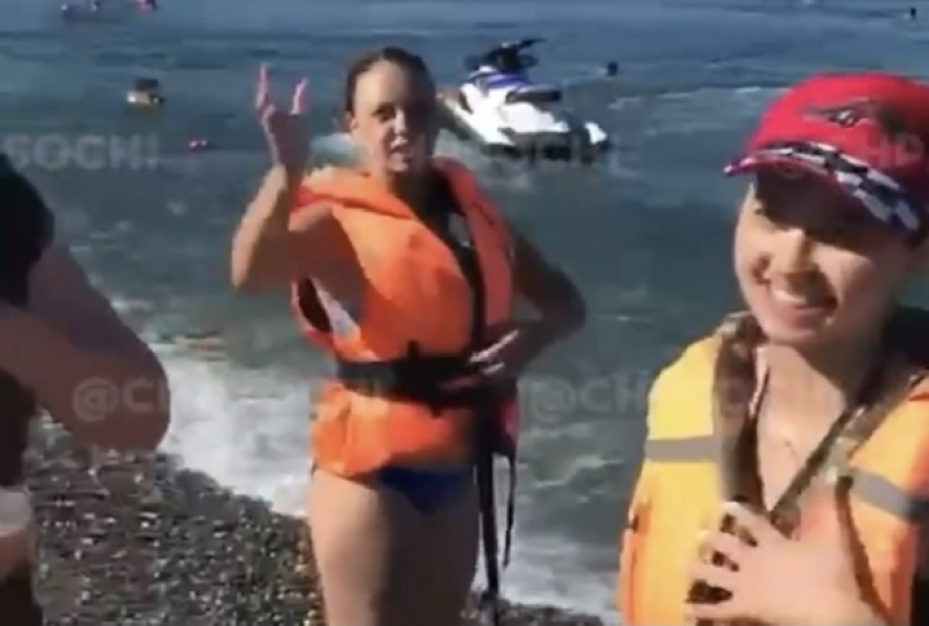 Двух девушек унесло в Черное море на sup-досках