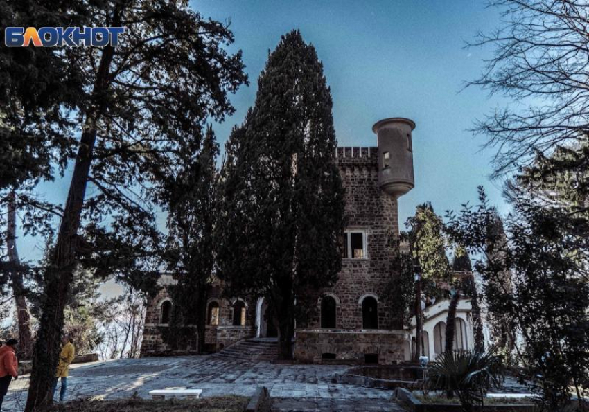 Минздрав ищет подрядчика, который отремонтирует крышу Дачи полковника Квитко в Сочи