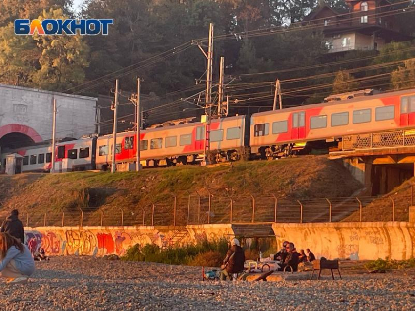 Туристические поезда в новогодние праздники запускают из Ростова в Сочи