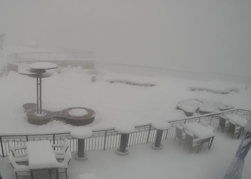 Сугробы и ливневый снег: зима неожиданно пришла на курорты Сочи