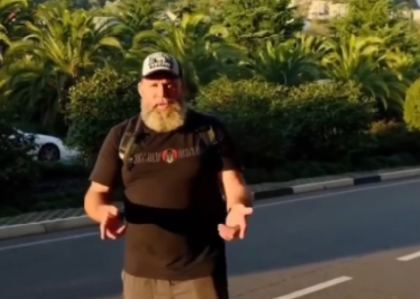 Американский блогер восхитился архитектурой, природой и фруктами в Сочи