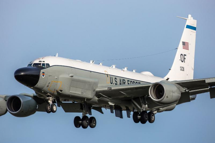Над акваторией Черного моря в Сочи был замечен американский самолет