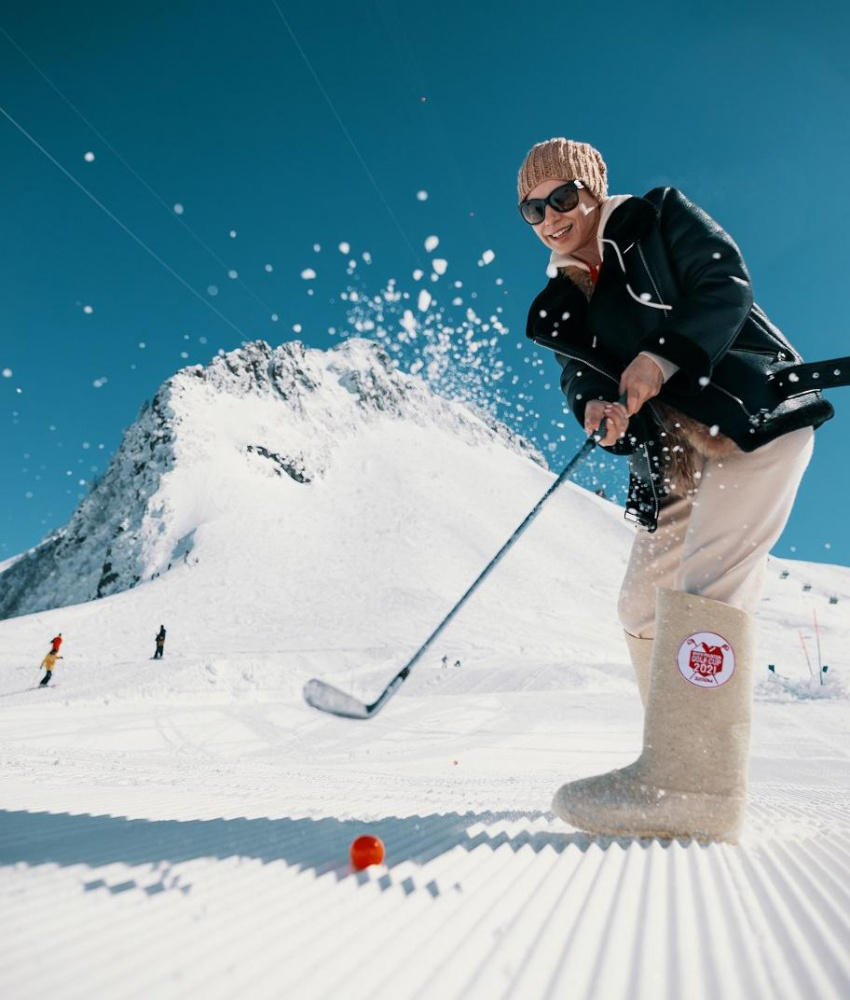 Сыграть в гольф  на снегу на высоте две тысячи метров над уровнем моря и попасть в Книгу  рекордов России