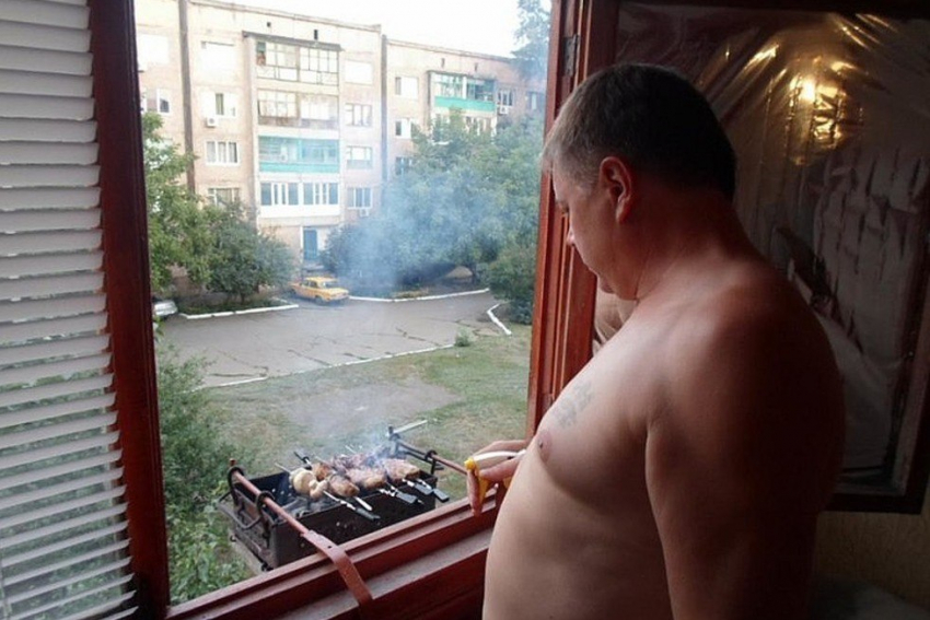 "Шашлындос" : Мужчина в Сочи получил штраф за то, что пожарил мясо на лоджии
