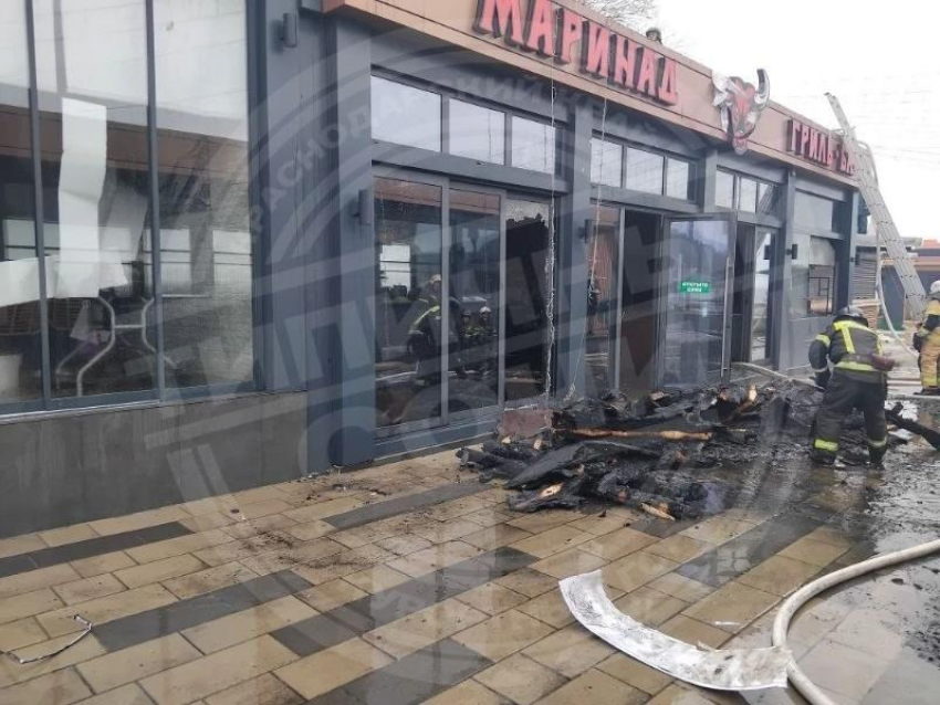  В Сочи сгорело кафе на набережной Дагомыса