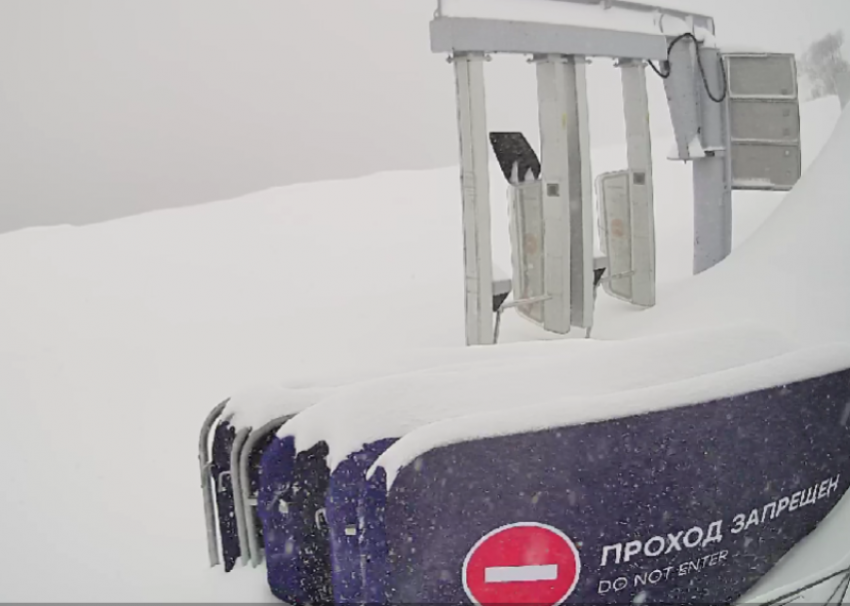 250 сантиметров не предел: снегопад продолжается в горах Сочи