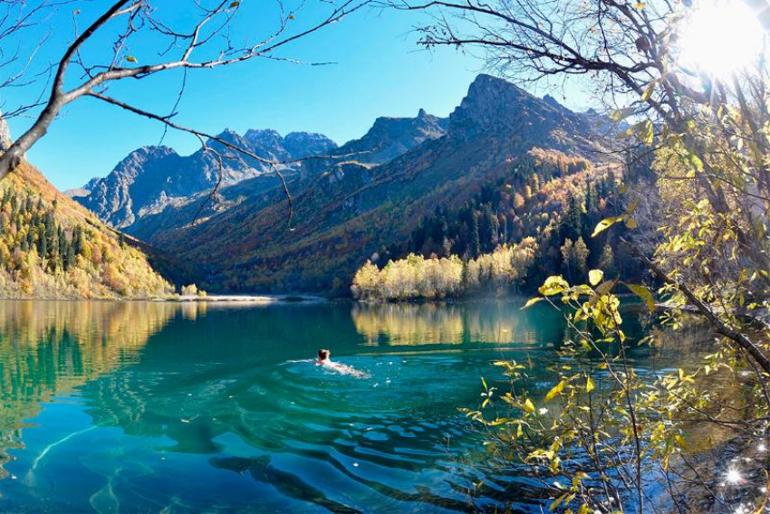 Сочинское озеро Кардывач признали одним из самых красивых в стране