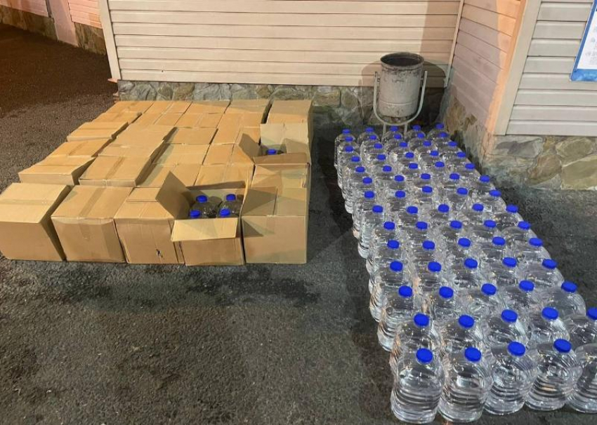 Полицейские изъяли 950 литров контрафактного алкоголя у жителя Сочи