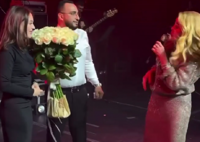  Житель Ростова сделал предложение руки и сердца на концерте Успенской в Сочи 