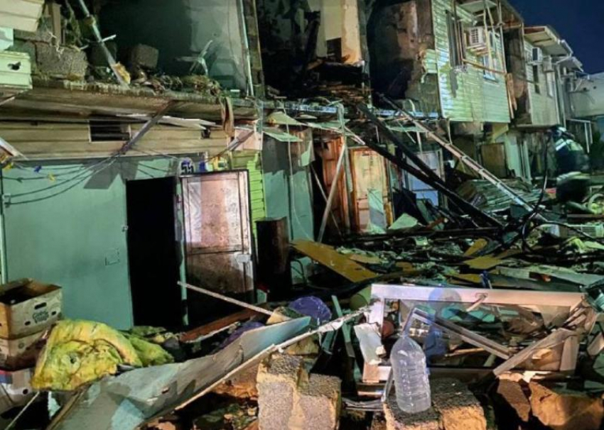 После атаки БПЛА на Сочи загорелась нефтебаза, жилые гаражи и погибли женщины