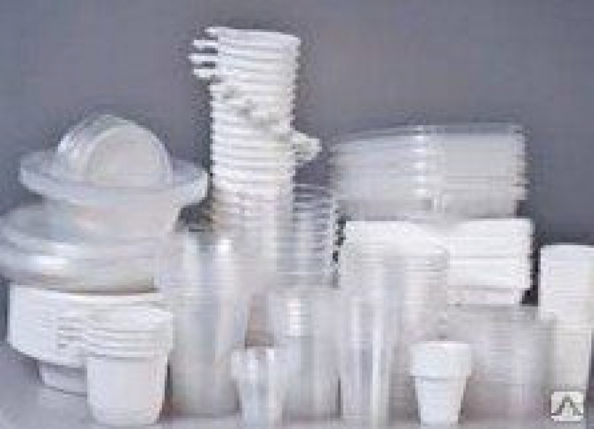 Вице-премьер Абрамченко предложила запретить пластиковую посуду