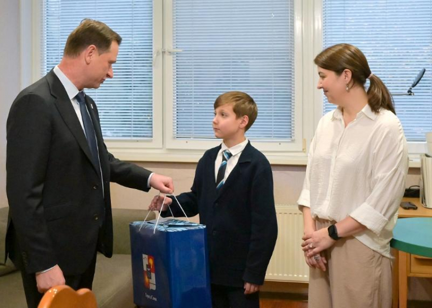 Игровую приставку подарили школьнику из Сочи, отдавшему сбережения на нужды СВО