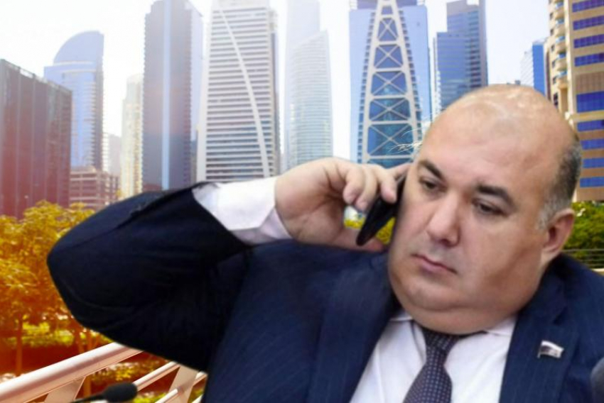 «Семья живет в Сочи в гараже для лодок»: проживающий в Дубае экс-депутат ГосДумы возмущен лишением служебной квартиры в Москве