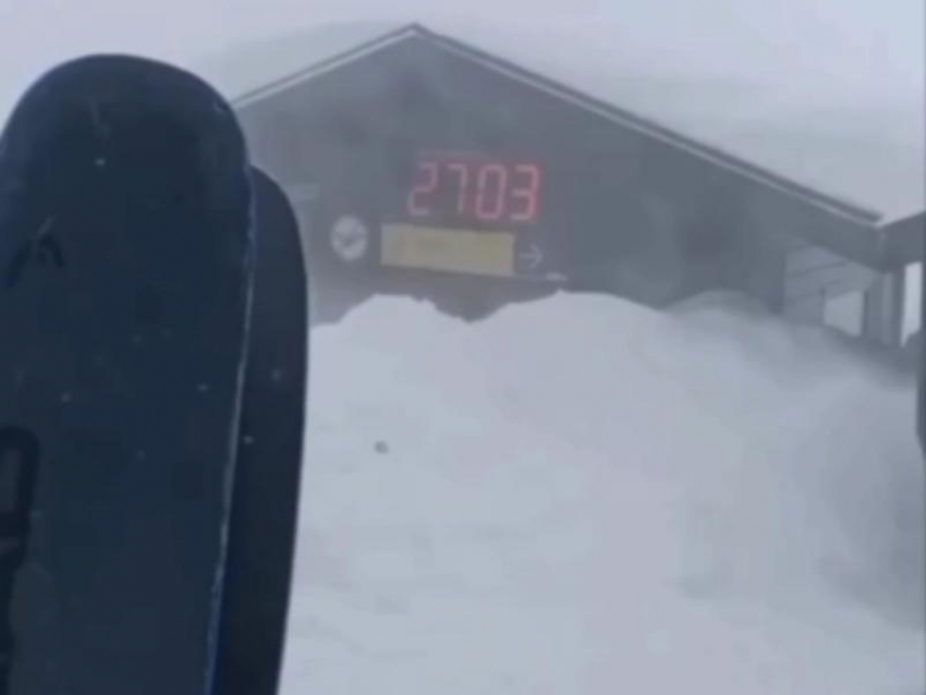 Снежный ураган в сочинских горах попал на видео 