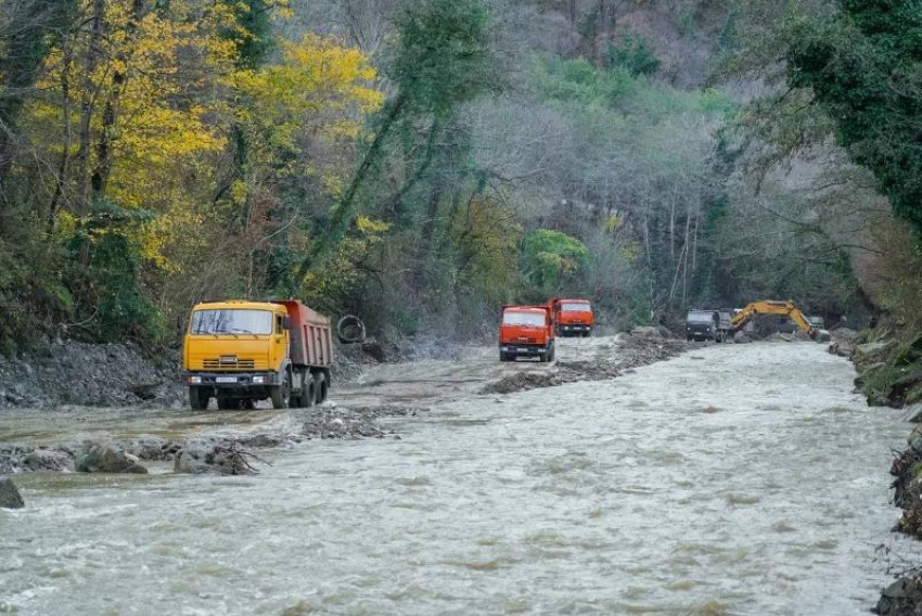 В Сочи очистку русла реки Кудепсты завершат до конца года  