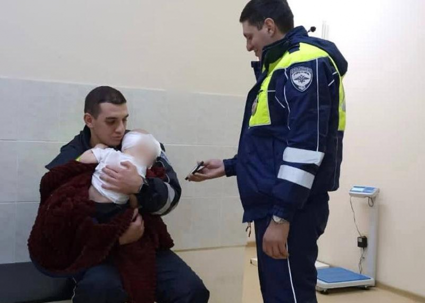 Годовалому малышу с травмой головы помогли инспекторы ДПС Сочи