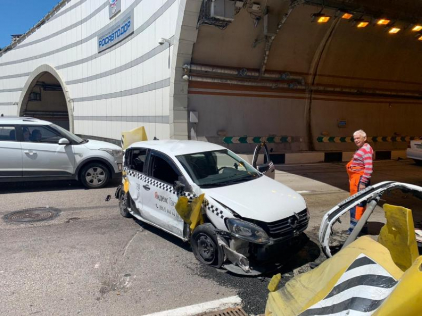 В Сочи произошла страшная авария с участием такси