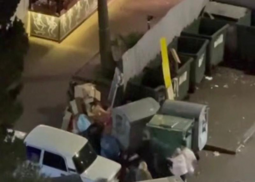 Пьяная компания устроила потасовку в центре Сочи