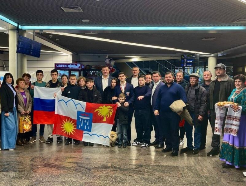 Бронзового призера чемпионата мира по боксу встретили в Сочи