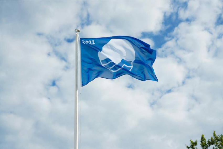 В Сочи 33 пляжа получили «Голубой флаг»