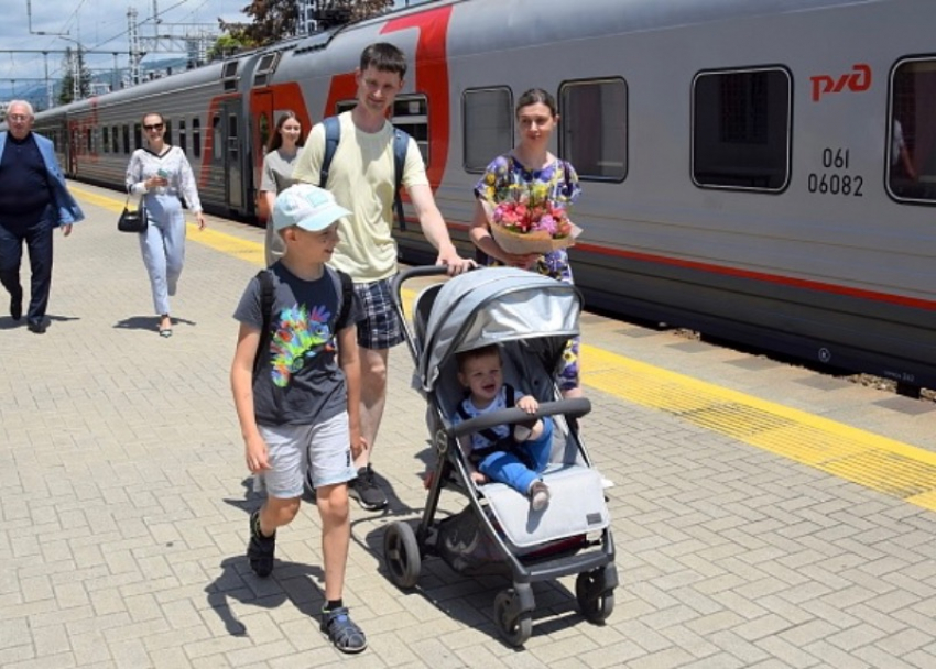 Трехмиллионного туриста празднично встретили на вокзале Сочи