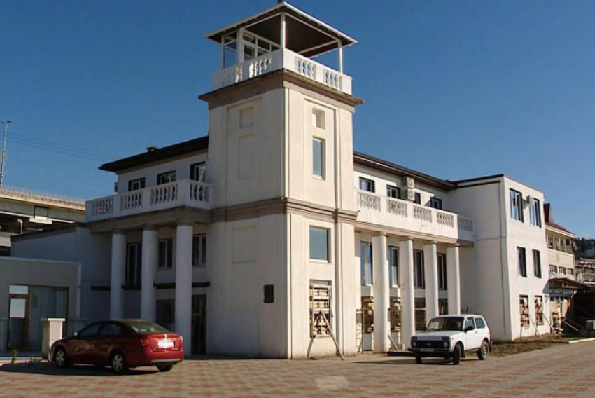 Власти Сочи пресекли незаконную продажу апартаментов в здании морского вокзала «Хоста»