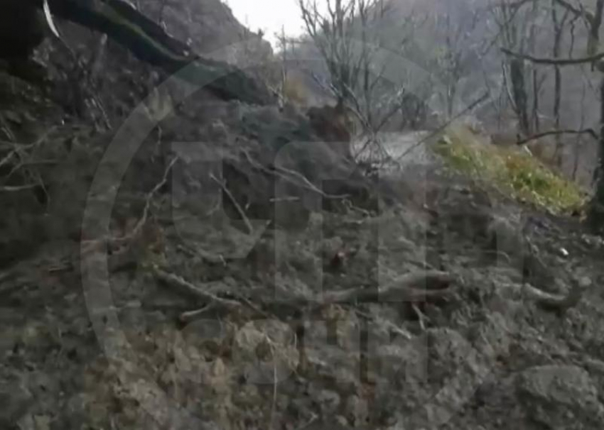 Оползень сошёл на туристическом маршруте «Ореховский водопад» в Сочи