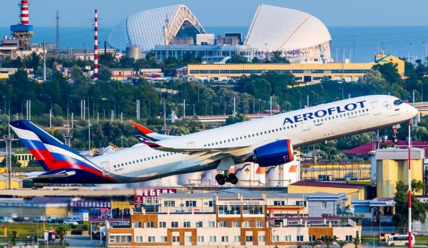Очевидцы засняли масочный скандал на рейсе Сочи-Москва 