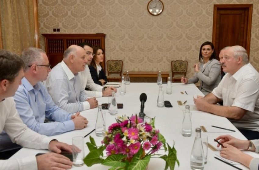 Лукашенко впервые отправился в Абхазию с официальным визитом