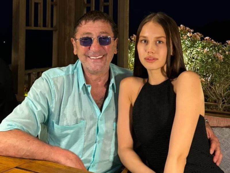 Toyda qaynonamni sikdim (porno)