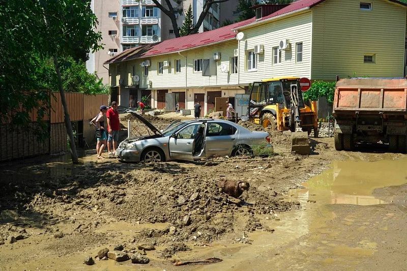уборка последствий наводнения в Сочи.jpeg