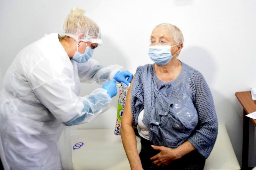 Вакцинация пенсионеров в Сочи.jpg