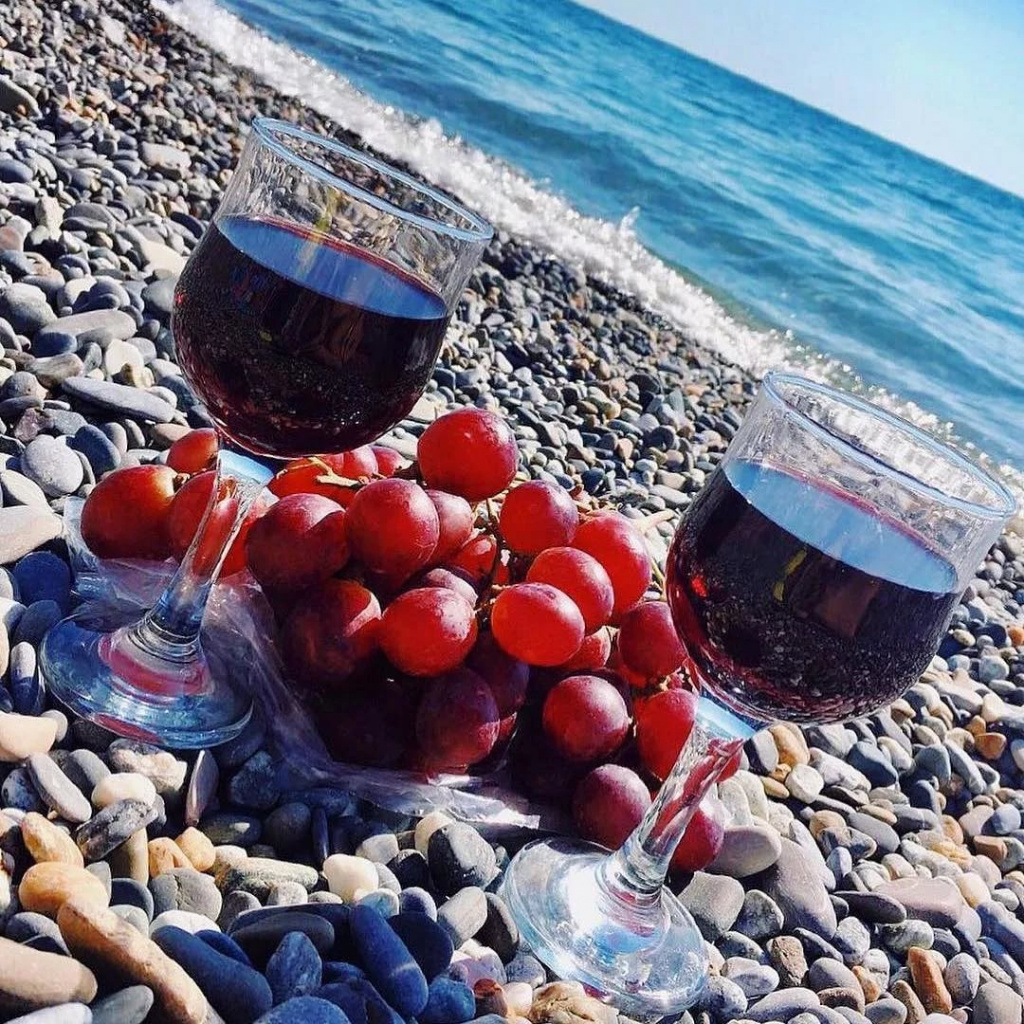 вино на побережье в Сочи.jpg
