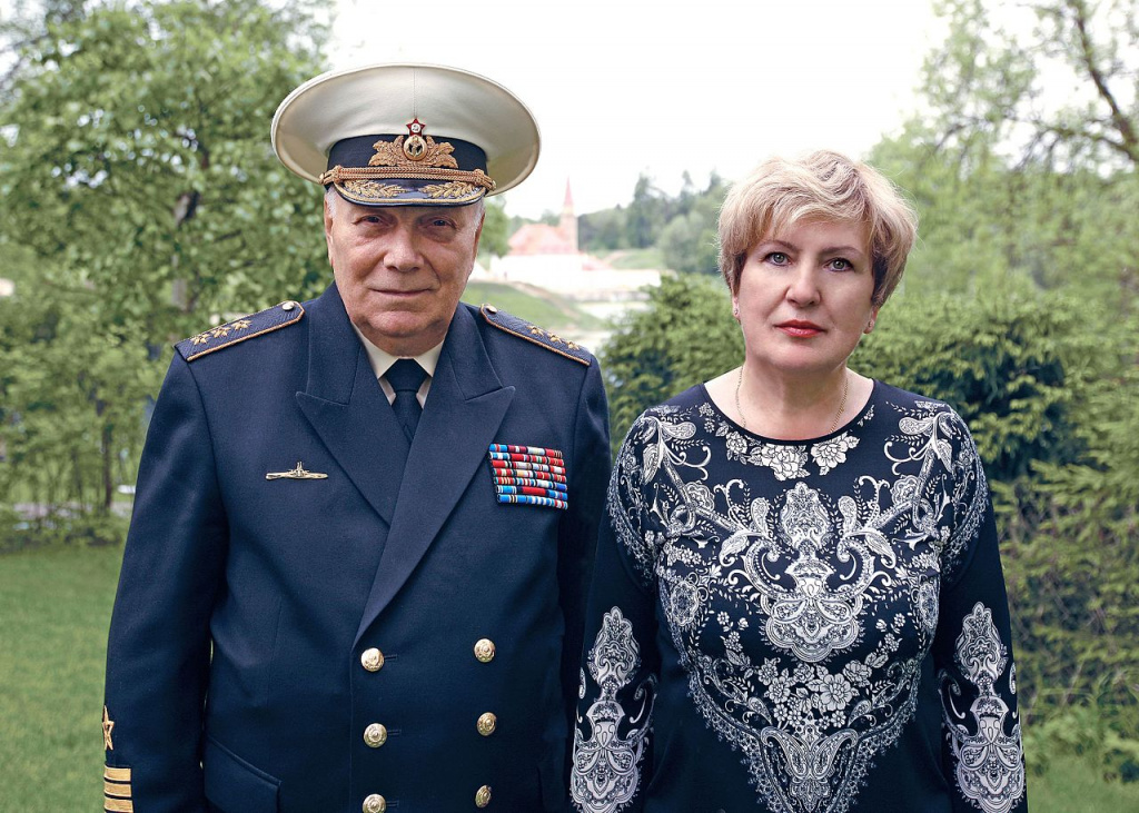 Адмирал Комарицын с супругой, 2016 год.jpg